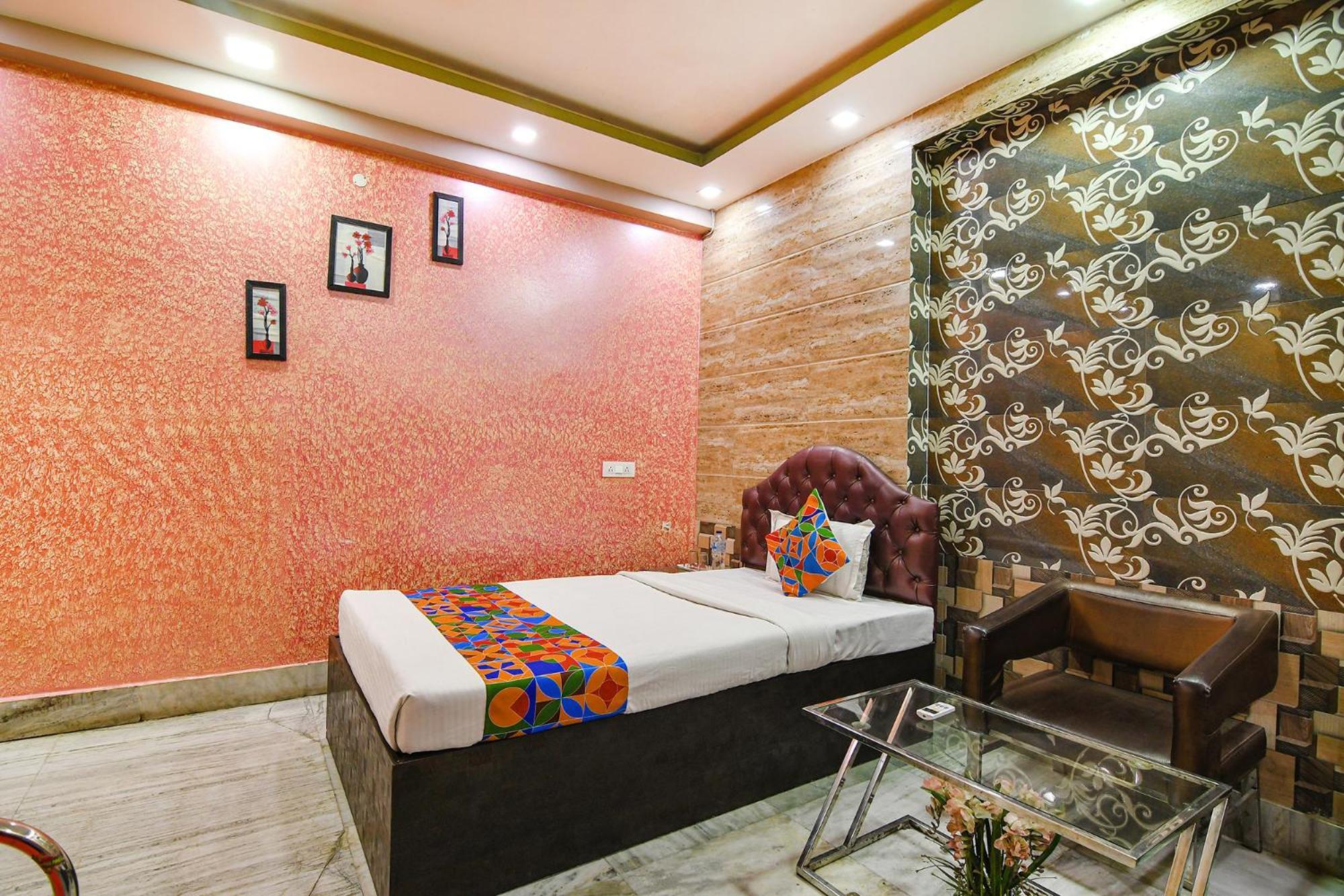 Fabexpress Nest - Nr Park Street Metro Station Hotel