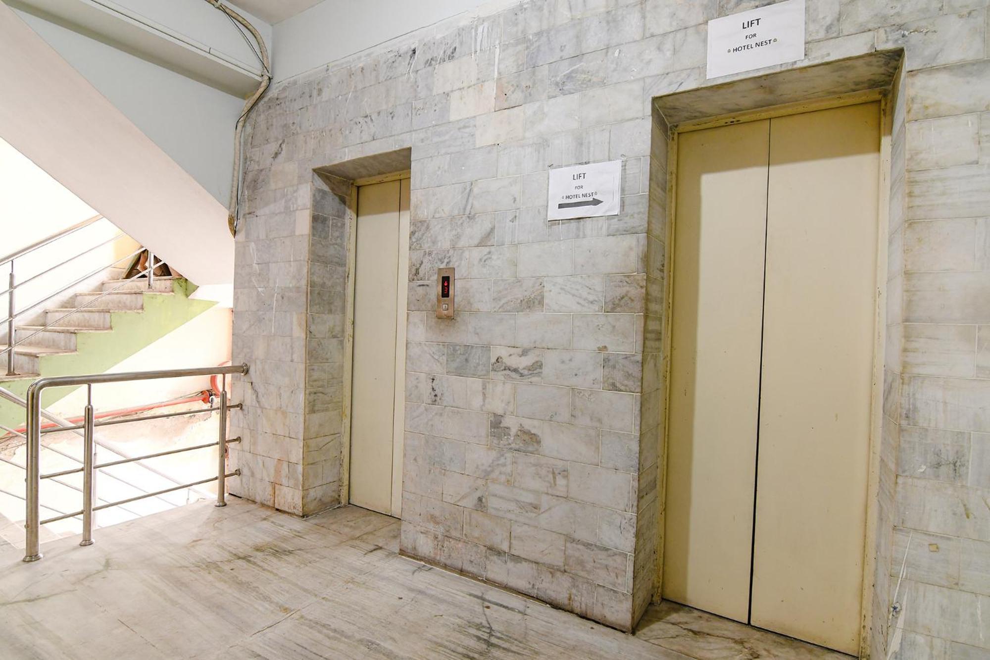 Hotel Fabexpress Nest - Nr Park Street Metro Station